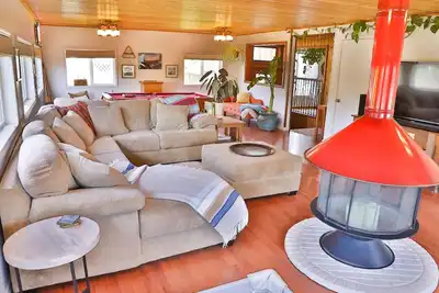 Image de Humminbird Hideaway - A Coastal Refuge