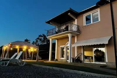 Image de Villa Serenity–4bdr Lakeview Luxury & Tranquility