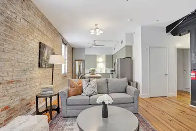 Image de Historic Industrial Downtown Loft on Broughton St.