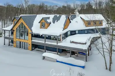 Image de 8 bed 8 bath cottage on Morrison Lake
