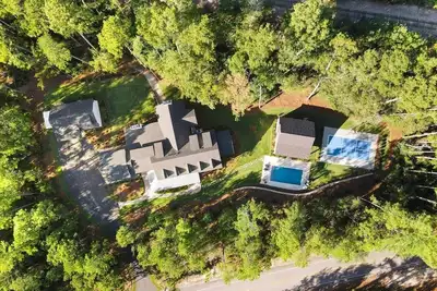 Image de Aiken Estate - Main House / Gym / Pool House