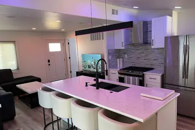 Image de Shanti House: Luxury 2 bedroom and 2 bath home with Steam shower. Walk Downtown!