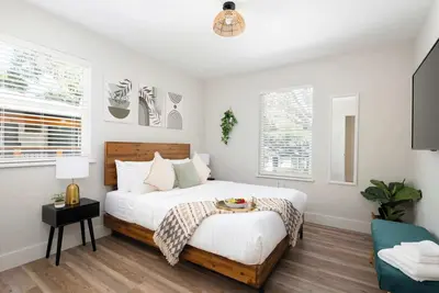 Image de Serene Place, Walk to Uf, Stadium, Near Shands & Downtown