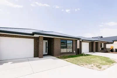 Image de 2 Houses, Sleeps 12, 4 Bathrooms, Private Location