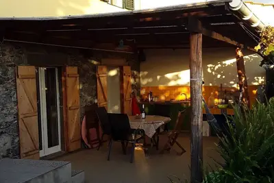 Image de A nice getaway close to beach and mountains