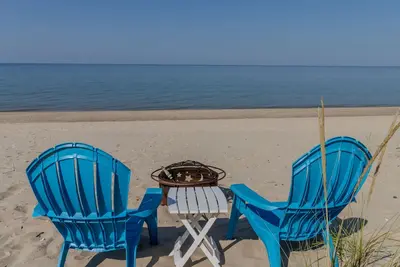 Sunset Suite- lakefront studio offers everything for a tranquil getaway