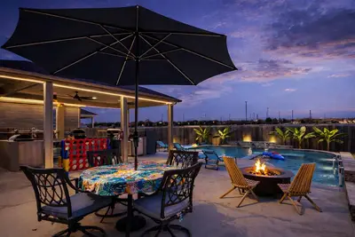 Image de North Sa New Listing, Lux Home-Heated Pool-Private Theater-Chefs Outdoor Kitchen