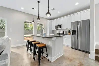 Image de Modern East Austin Home – Walk to Downtown!