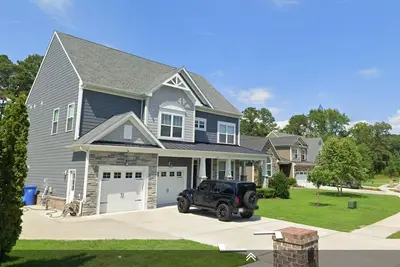 Image de 5-bedroom Home in Chesapeake w/ Pool & Gym. Close to shopping and restaurants!