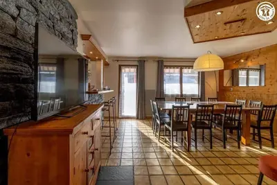 Image de Au cœur de la rue piétonne de Valmorel, gîte idéalement placé pour profiter pleinement de la station