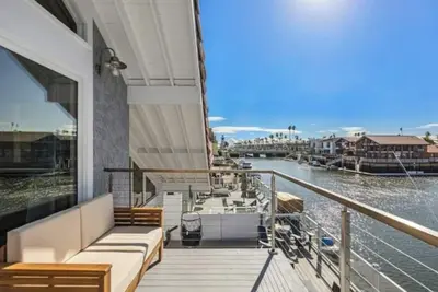 Image de Waterfront Oasis with Kayaks, Arcade, Balconies, TVs, and Serenity