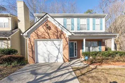 Image de Spacious Modern Living in the Heart of East Atl