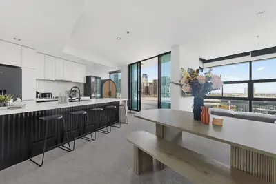 Image de Best Location & Views In Town!