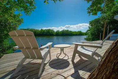 Image de Charming 2 Bdr Canal-Front Escape in Rum Point