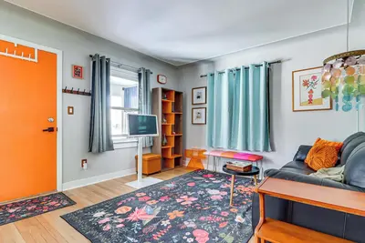 Image de Families Welcome! Colorful Berkley Home w/ Yard