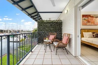 Image de Zen Dockside Point: Marina view - Patio - Parking