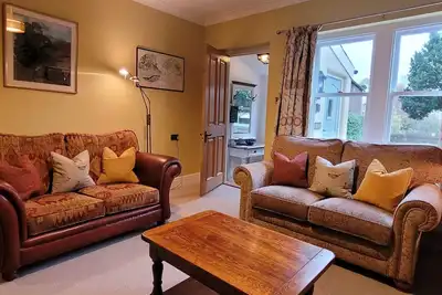 Image de East Wing | Country & Tennis Court Access | Sleeps 4