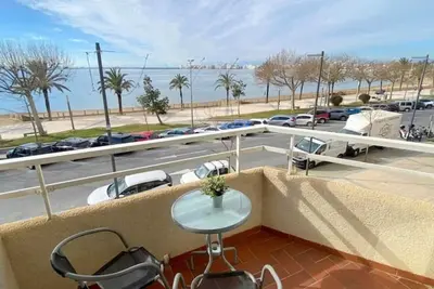 Image de Appartement rénové front de mer à Roses, climatisation et ascenseur