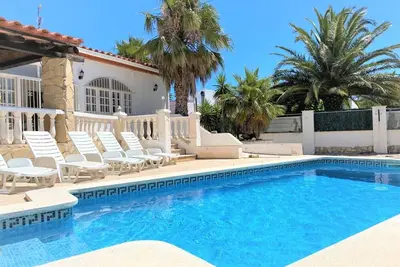 Image de Villa en Espagne: 4 Chambres, Terrasse et Piscine privée