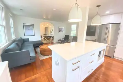 Image de Ideal 3br Summer House w/ Parking near King St -Small Dog Friendly