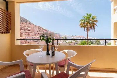 Image de Lovely 2 Bedroom Apartment. Communal Heated Pool