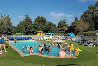 Image de ZEcamping 4 étoiles animé piscine chauffée chiens acceptés chalet Tv