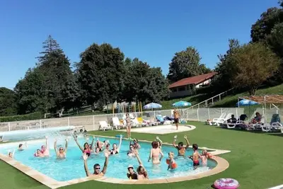 Image de ZEcamping 4 étoiles animé piscine chauffée pet friendly chalet Tv Lv