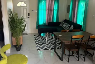 Image de Luxury 2-bedroom house in Portmore Phoenix Village / 24hr Security