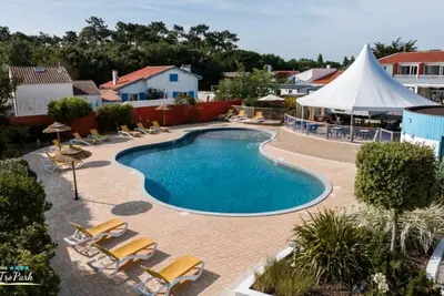 Image de ZEcamping 4* animé piscine chauffée locatif Tv 32m2