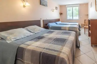 Image de Chambre d’hôtes « Rose » avec terrasse partagée, jardin privé et Wi-Fi