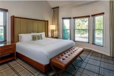 Image de Relax in Upscale Accommodations Near Georgia’s Winery Tours & Golf Clubs