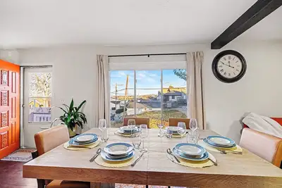 Image de Stylish 4br Omaha Home W/Big Deck & Grill • Minutes to Cws, Chi & Creighton