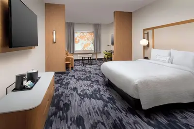 Image de Modern & Inviting 4 Executive King Suite w/ Free Breakfast Near Shopping Center