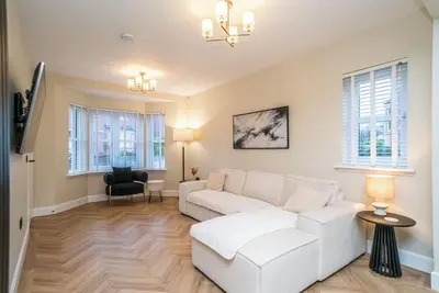 Image de Spacious Family Home with Garden | Free Parking - Pass the Keys