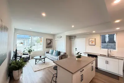 Image de Prestigious McKinley Beach – Walk to Azhadi Winery & Private Beach Access