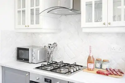 Image de Apartment in Lincoln with Parking Business Stays