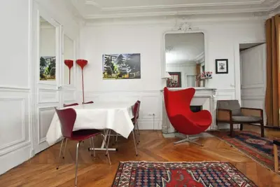 Image de Authentique Appt haussmannien 4 ch. à Montmartre, 108m2