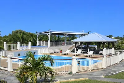 Image de Bungalow au Jardin du Soleil avec piscine et beau jardin, Plage à 5 minutes