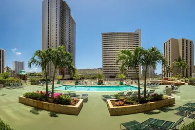 Image de 1br Condo near Waikiki Beach w/ Private Lanai