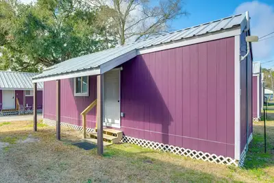 Image de 4 Mi to Dtwn Picayune! Piney Woods Tiny Home