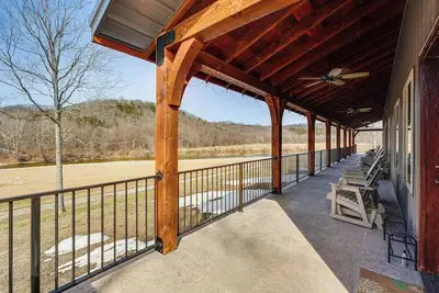 Image de Walk to the James River! Serene Galena Studio