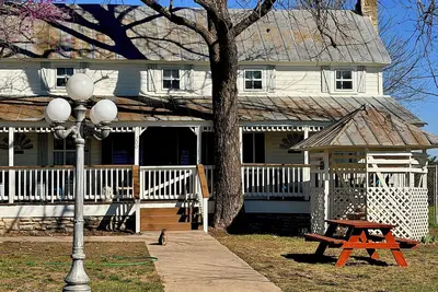 Image de Charming 1870's ranch house, 4-bedroom, sleeps 11 adults, in Burnet Tx.