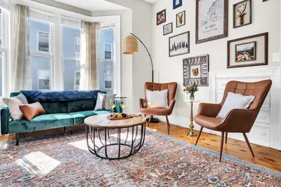 2br w/ Parking | 5 Min to Downtown