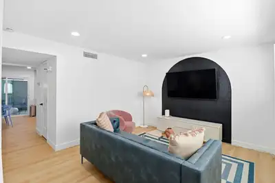 Image de Stylish 2br w/ Pool: Walk to Old Town & Fashion Square