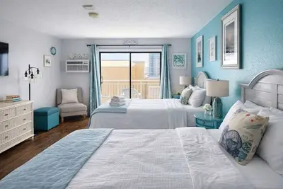 Image de 10th-Floor Ocean View Studio  2 Queens