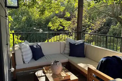 Image de Cozy Modern 2-bedroom condo in Boston, 15 minute walk to Downtown and Airport