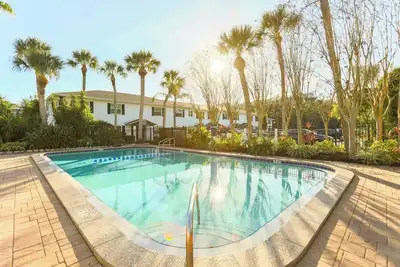 Image de New Tan Lines Club! Pool Relax, 10 min Beach