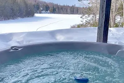 Image de Easter Weekend Open - Lakefront Cottage with Hot Tub on 27 Acres