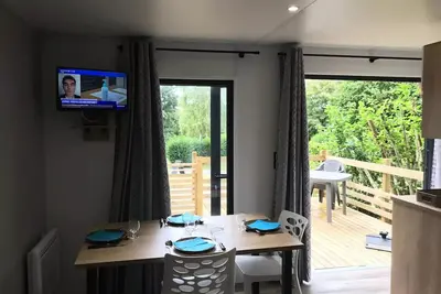 Image de Mobilhome 3 chambres avec spa privatif : votre bulle de bien-être au vert. 6 personnes