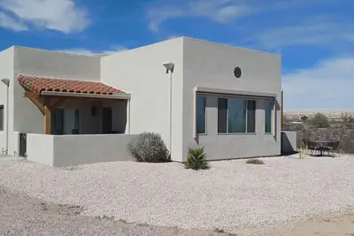 Image de Lovely 2-bedroom cottage with Ac in Green Valley